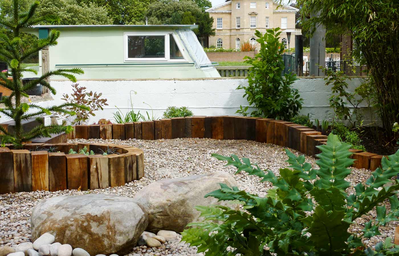 Garden for houseboat on the Thames in Richmond, West London